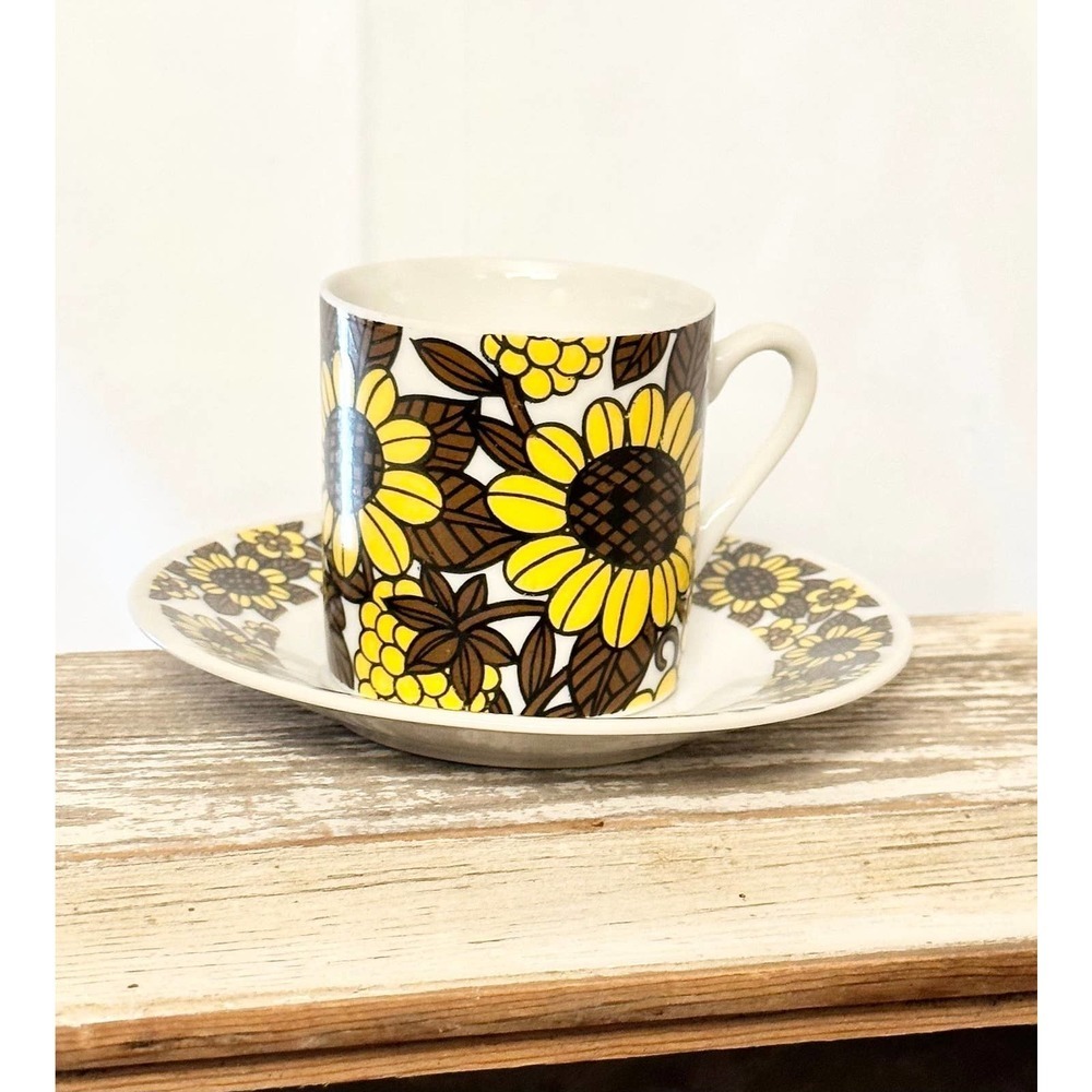 Retro Teacup and saucer set. Vintage Brown and Yellow flowers. - Picture 3 of 6